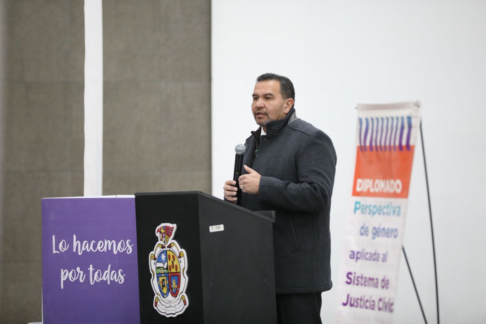 Alcalde encabeza entrega de diplomas en curso sobre perspectiva de género