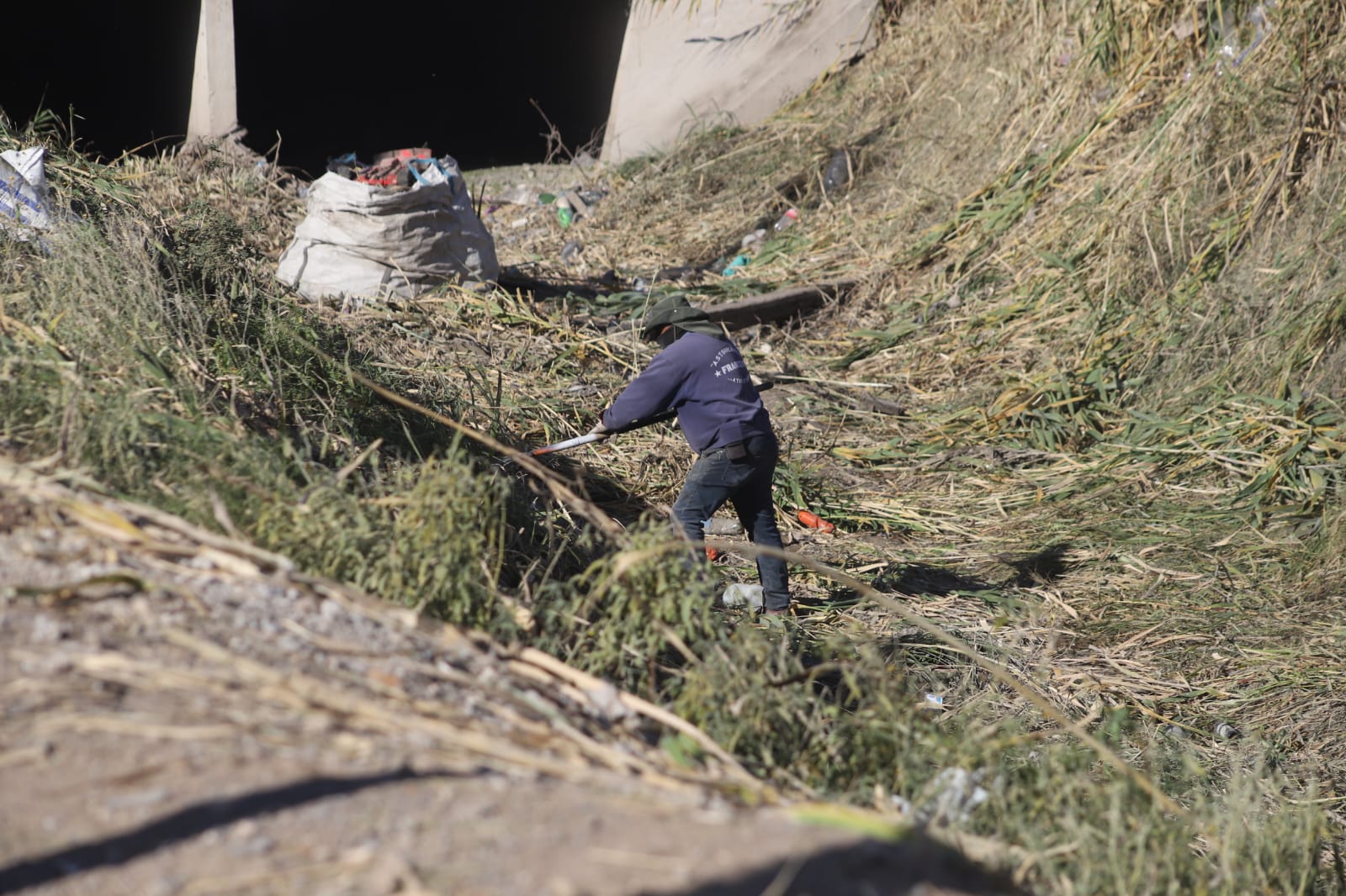 Limpieza del Dren 2A devuelve seguridad y flujo al suroriente