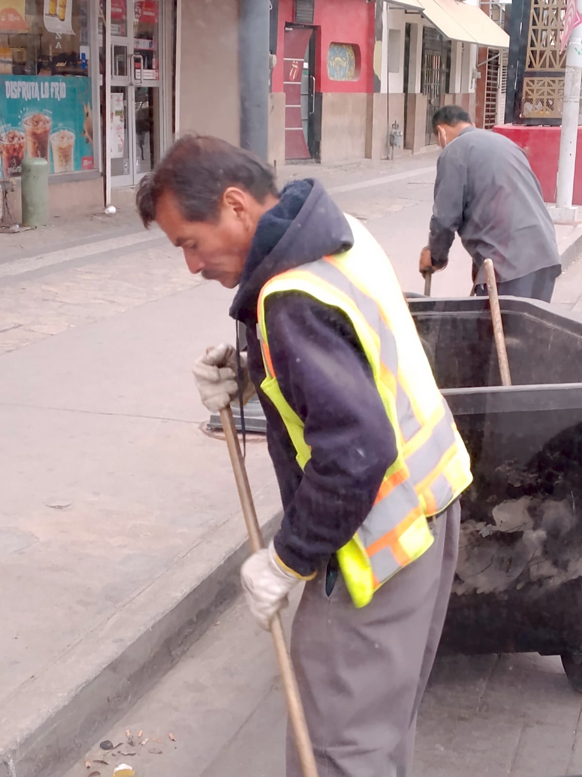 Limpia municipal alista el Centro Histórico para recibir a cientos de visitantes