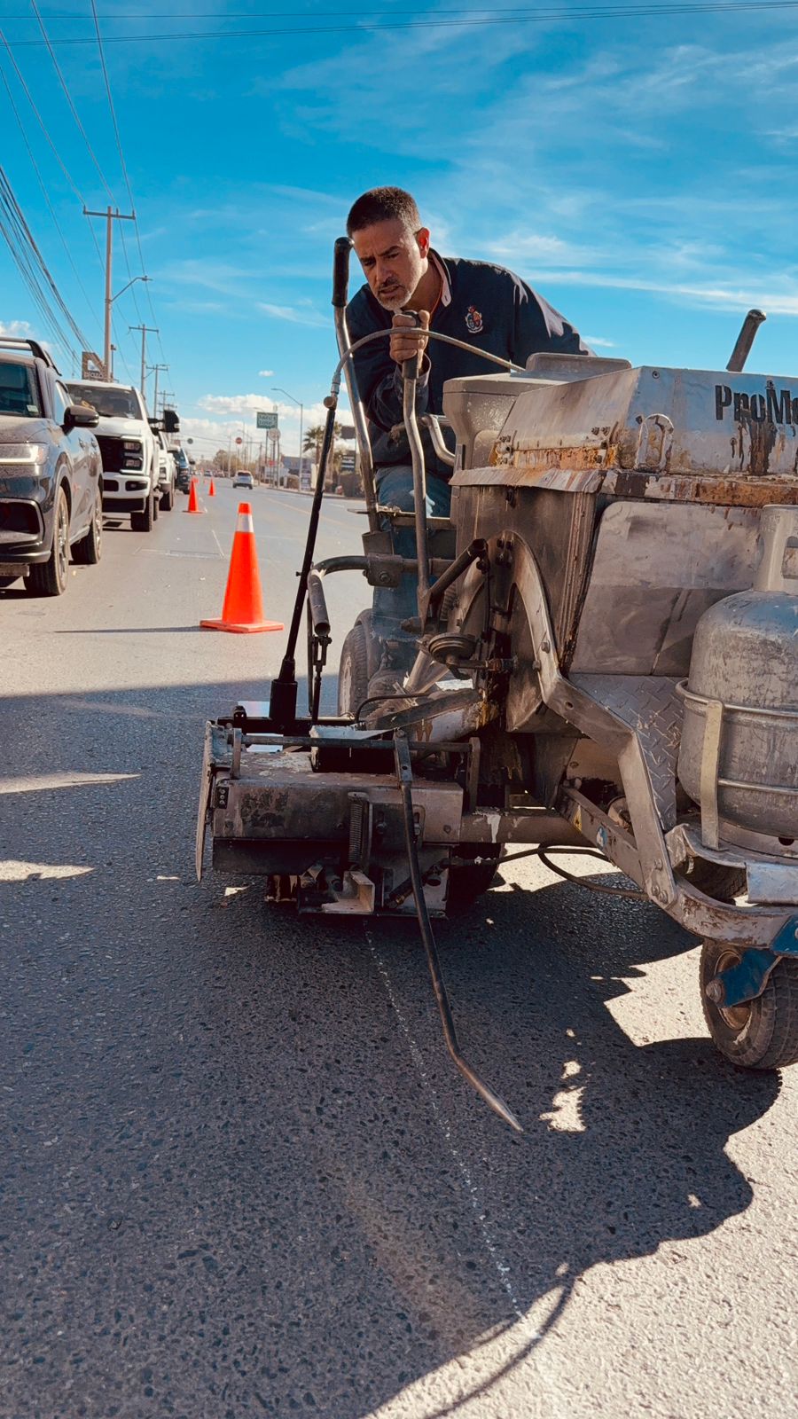 Pintan nueva división de carriles para mejorar circulación en Valle del Sol