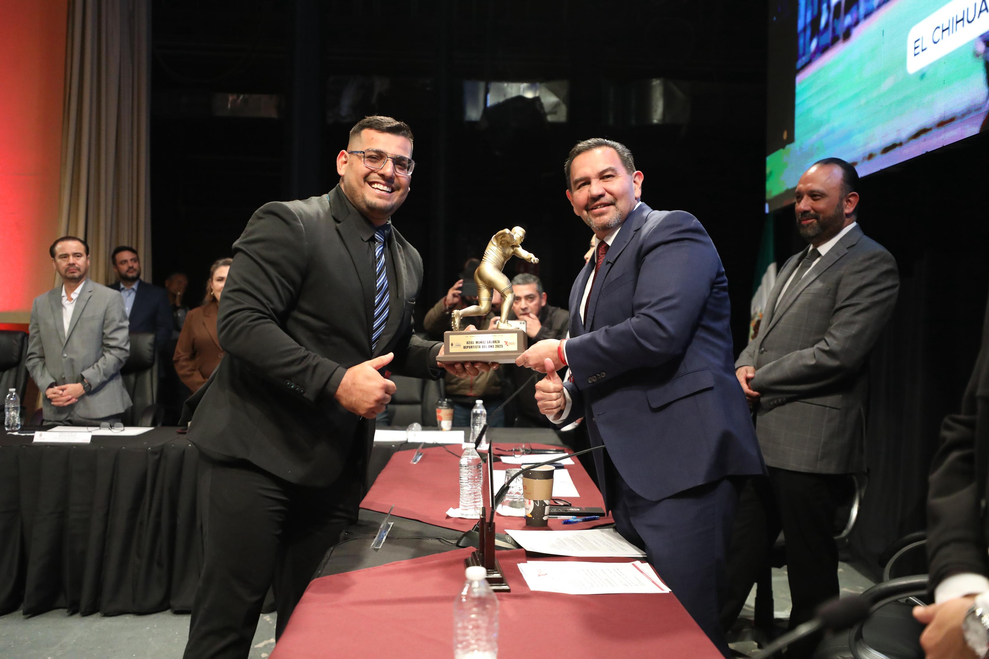 Uziel Muñoz es distinguido como máximo referente deportivo de Juárez