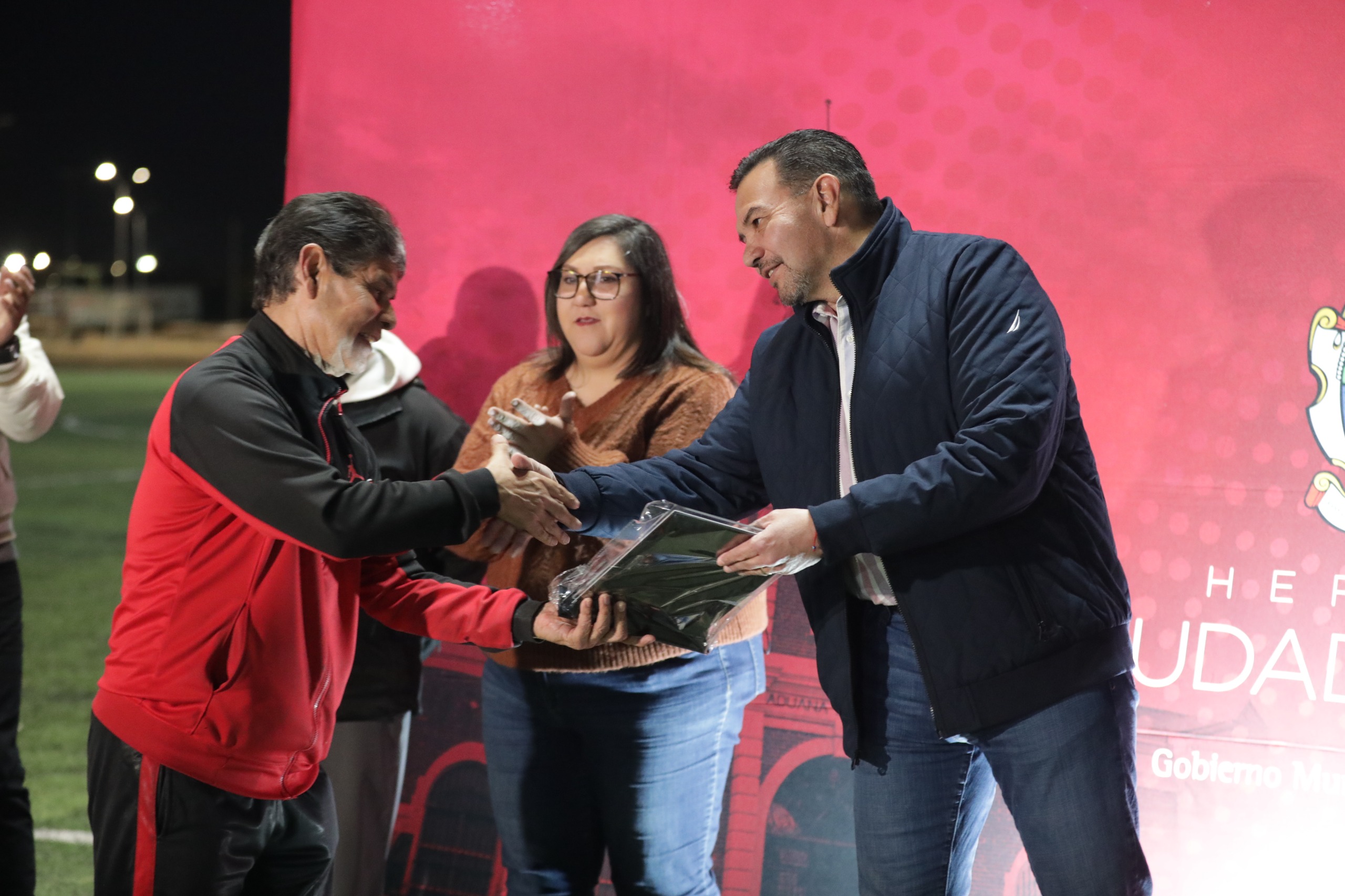 Alumbrado renovado transforma las canchas del Club de Futbol Veteranos