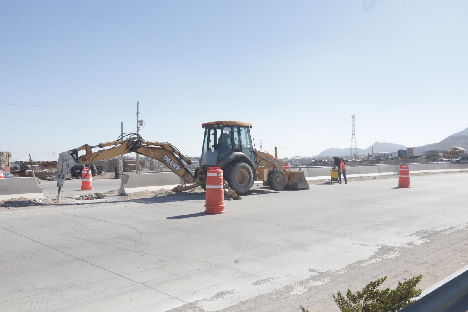 Avanza iluminación del Camino Real: obra clave supera el 70% de progreso