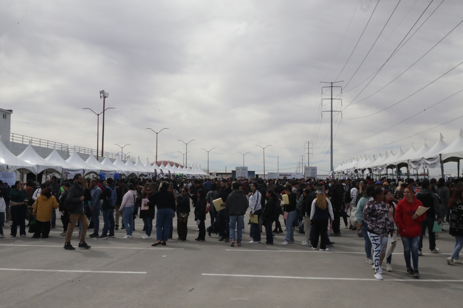 ¡Esperanza y oportunidades! Más de 3,600 juarenses acuden con éxito a la Feria del Empleo