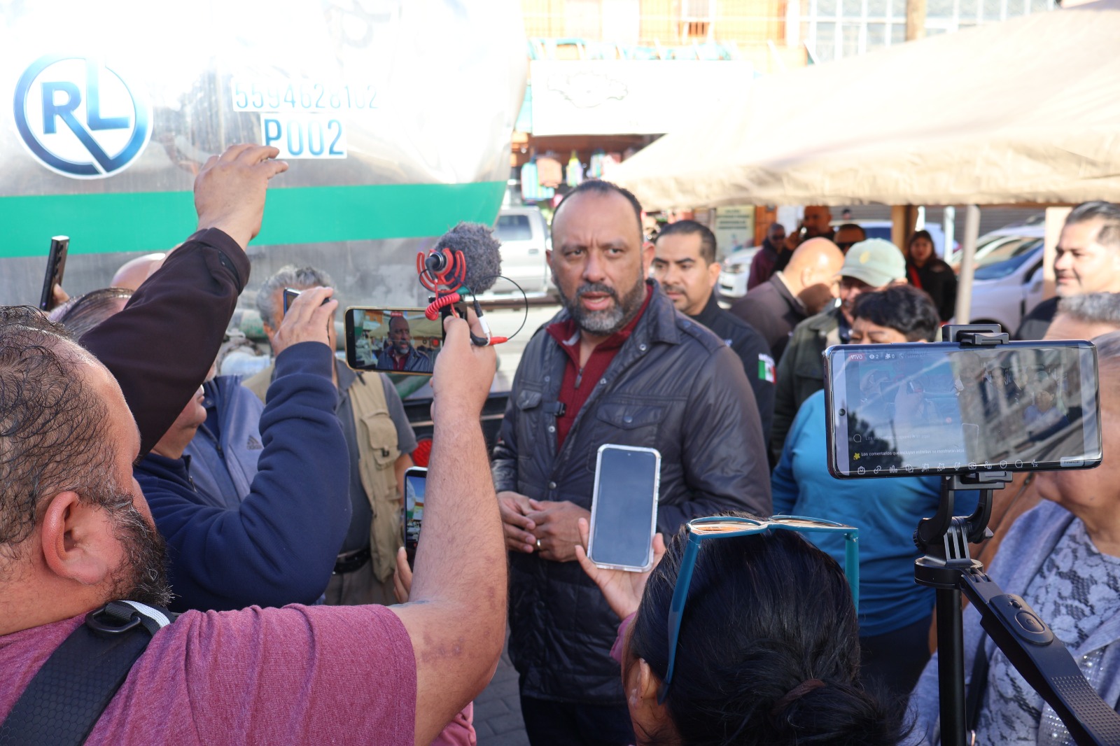 ¡Escobas, jabón y trabajo en equipo! El Centro Histórico de Juárez recibe una limpieza profunda