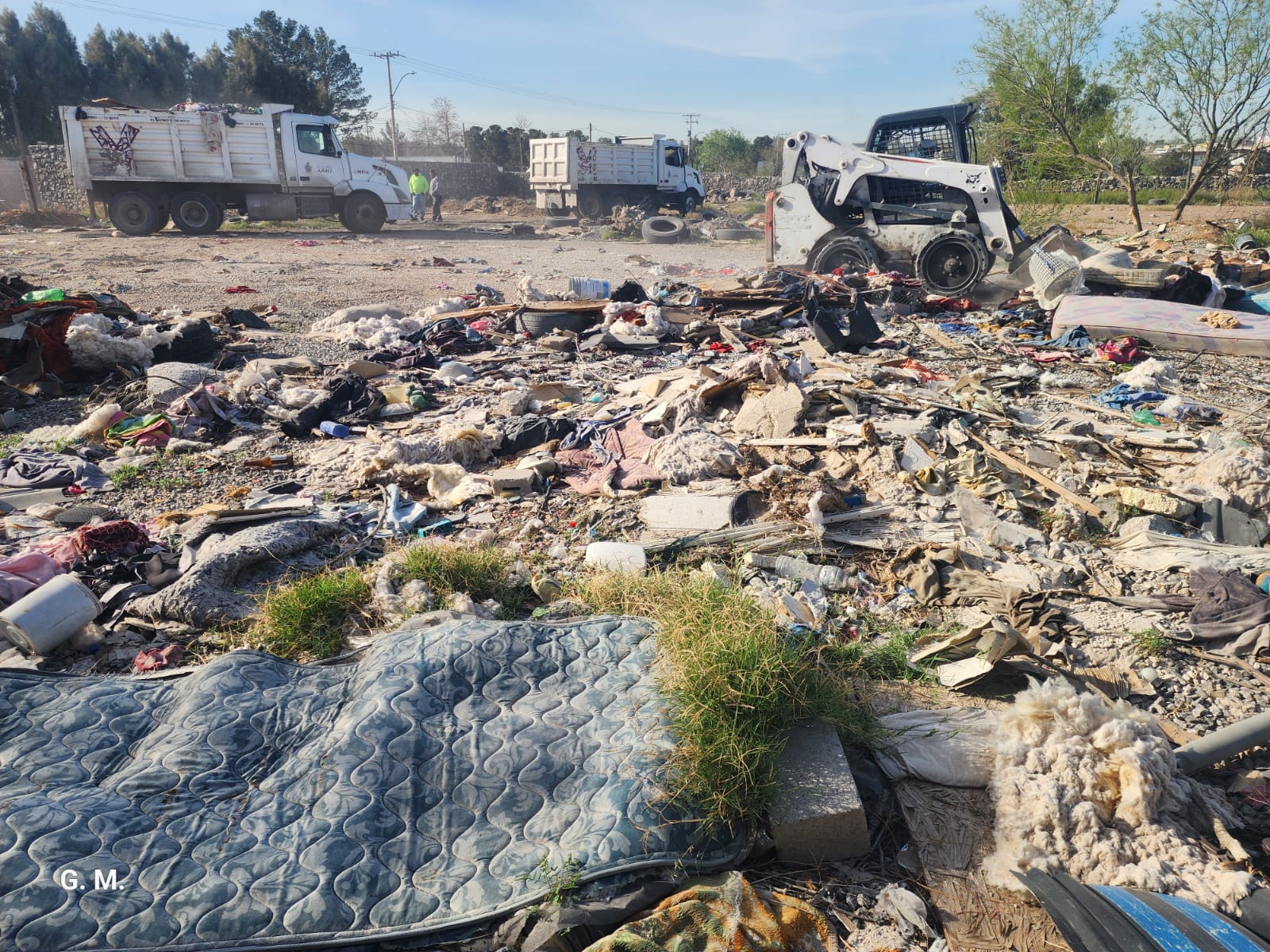¡Cero tolerancia a la basura! Limpian gigantesco predio abandonado en la Juárez Porvenir; el dueño pagará los gastos