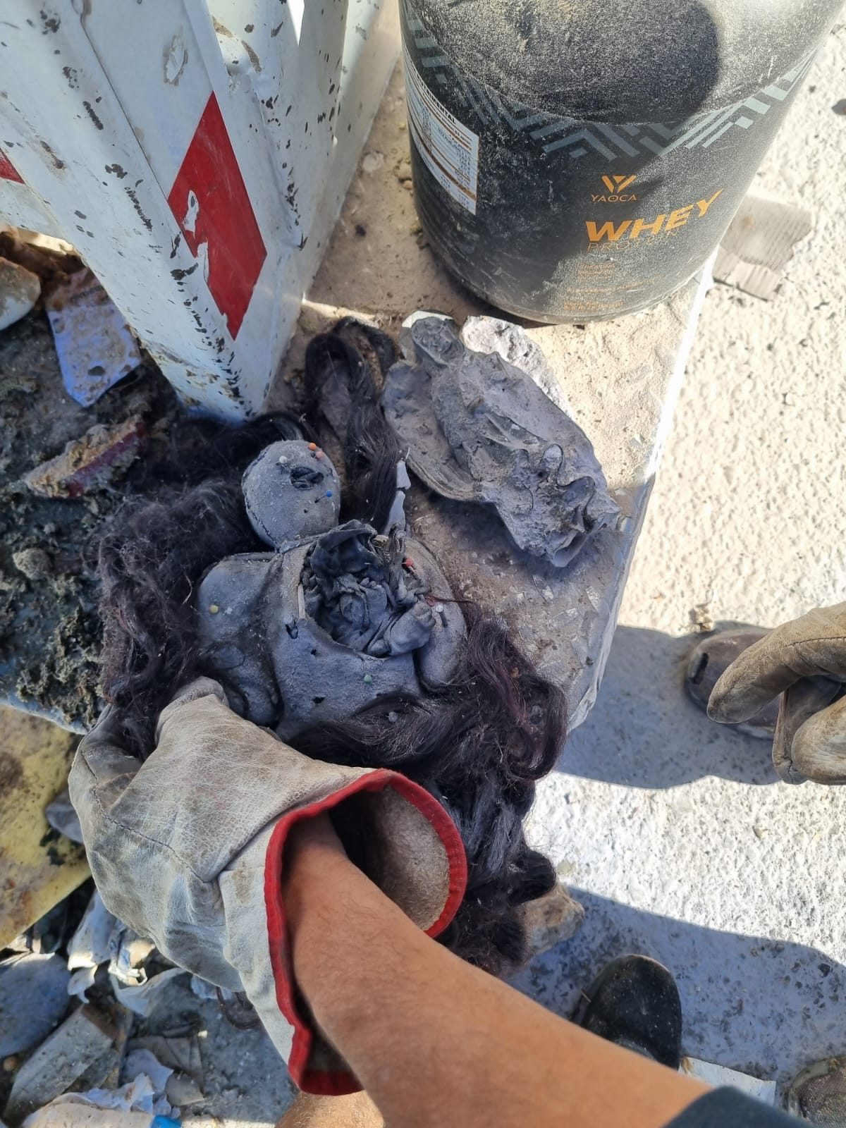 ¡Evitemos una tragedia! Camión recolector de basura casi se incendia en el Kilómetro 20 por químicos mal desechados