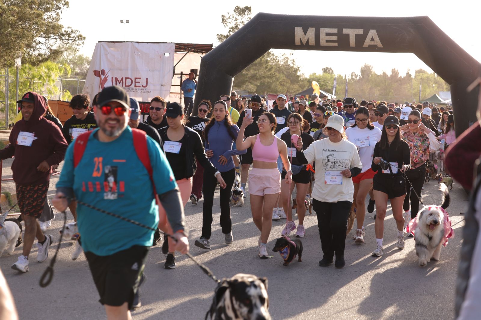 ¡Una carrera que deja huella! Cientos de juarenses y sus mascotas toman El Chamizal por una noble causa