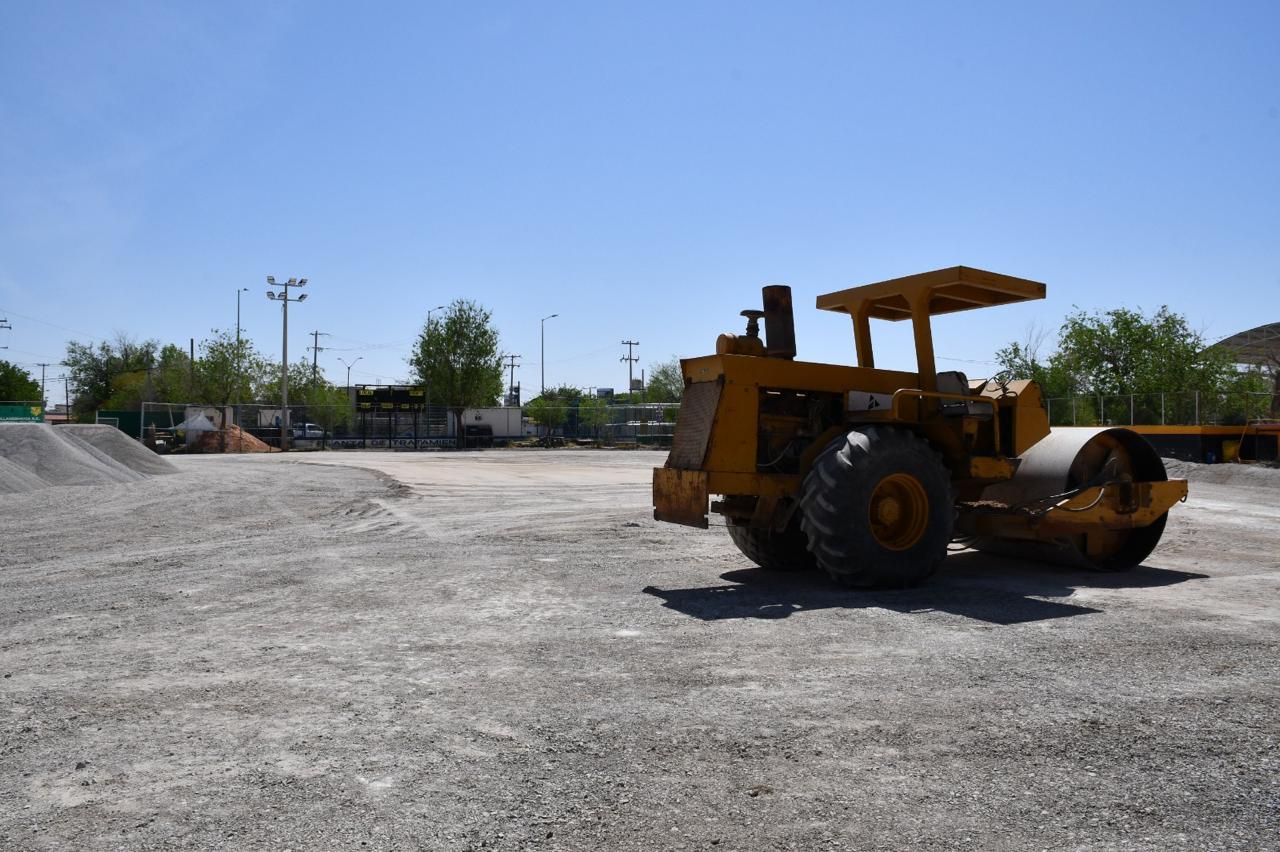 ¡Béisbol bajo las estrellas! Obras Públicas arranca instalación de luminarias y pasto sintético en la Liga Villahermosa