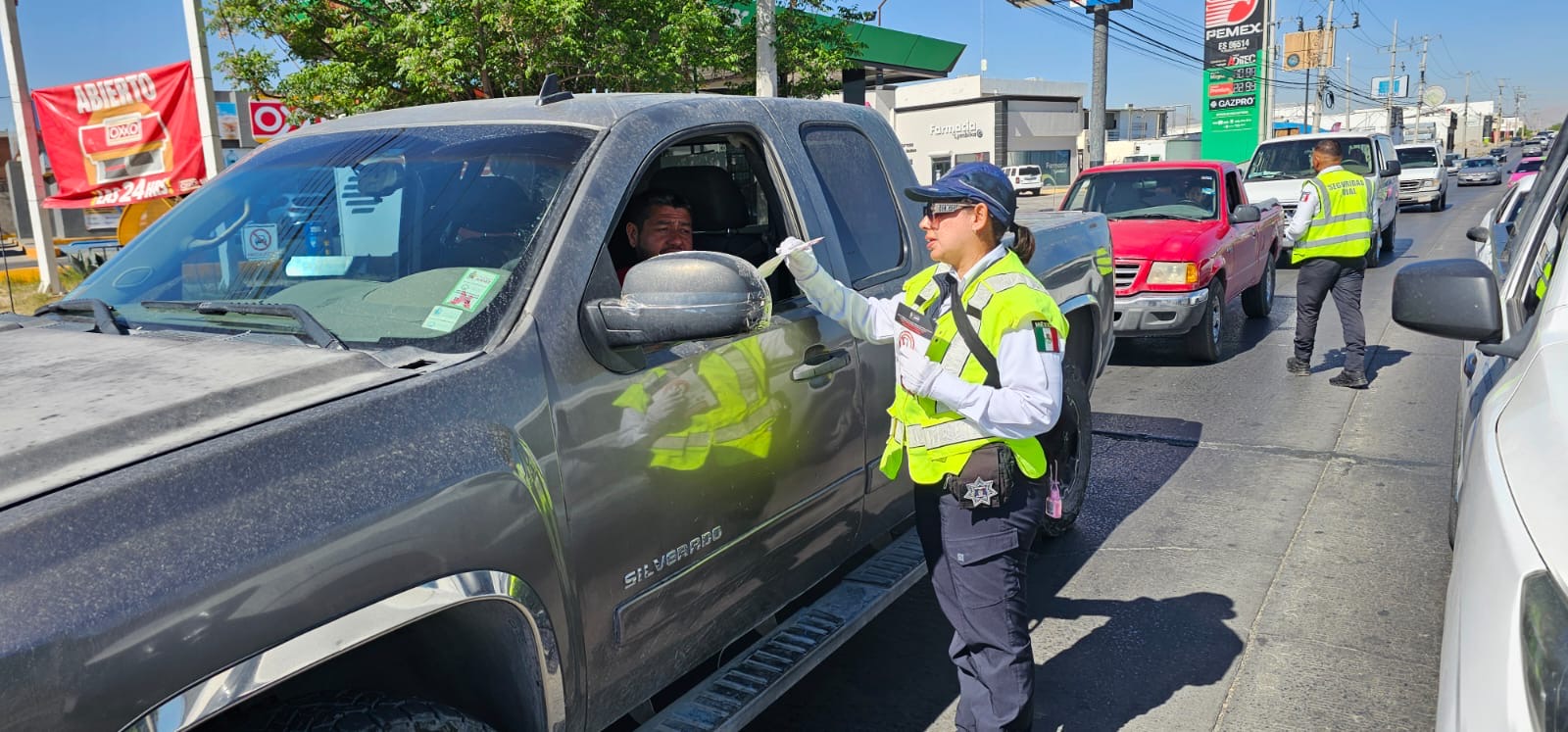 ¡Suelta el celular! Seguridad Vial toma las calles de Juárez con intensa campaña de concientización