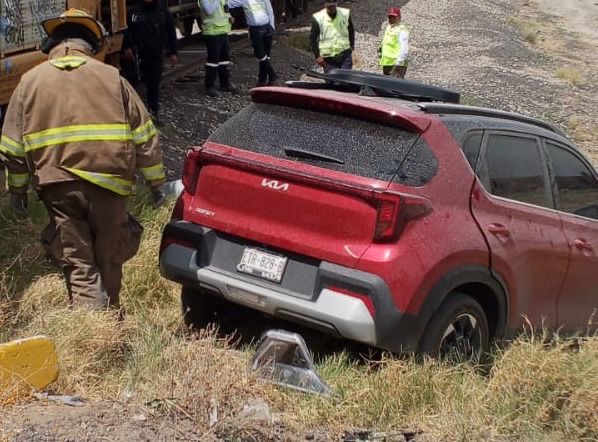 ¡El tren no perdona! Fuerte accidente en el Eje Vial Juan Gabriel deja una persona lesionada